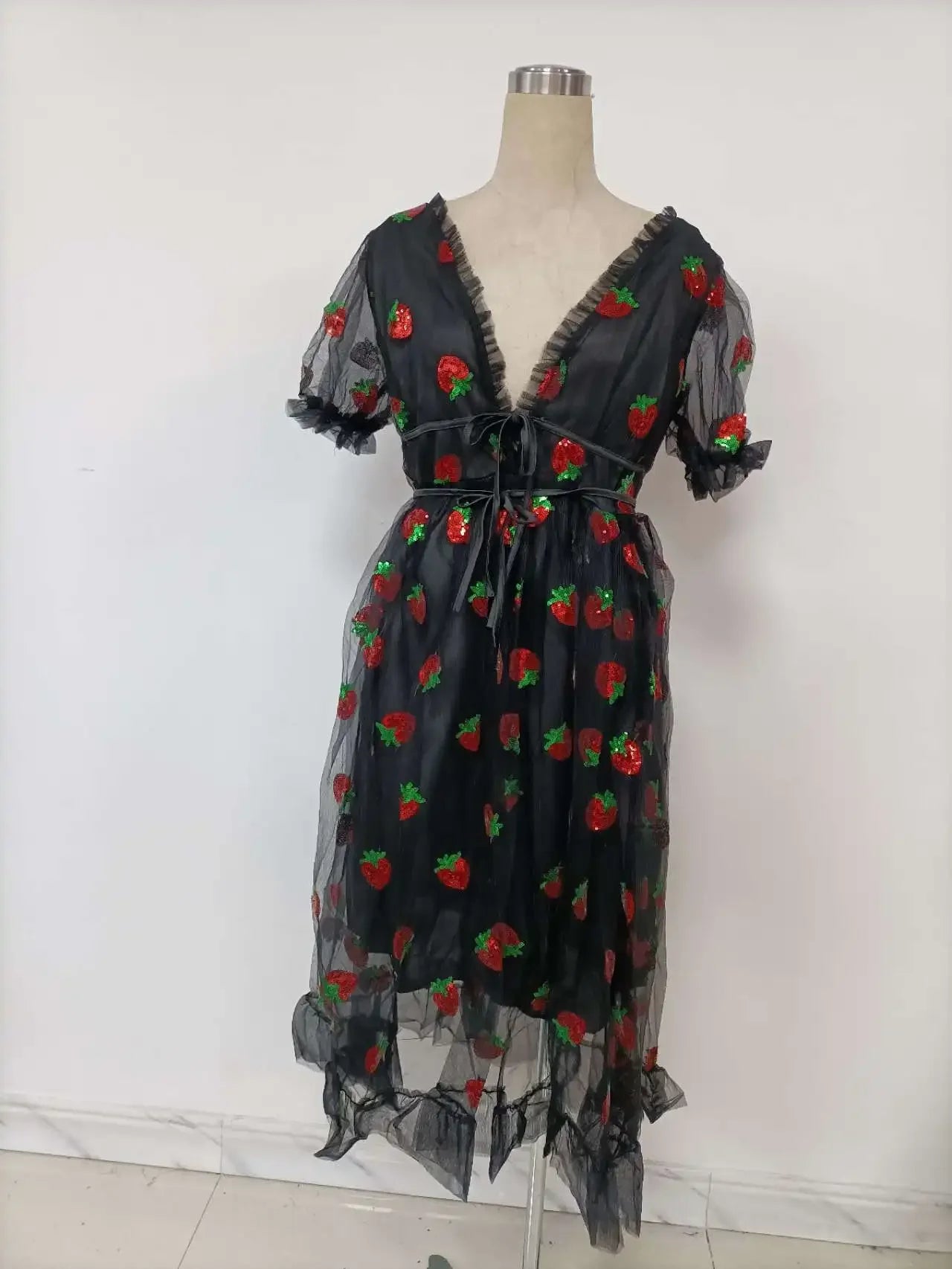 French Style Strawberry Two-tone V-neck Long Dress Sequins Ruffles Fashionable Net Yarn Sleeveless Robe