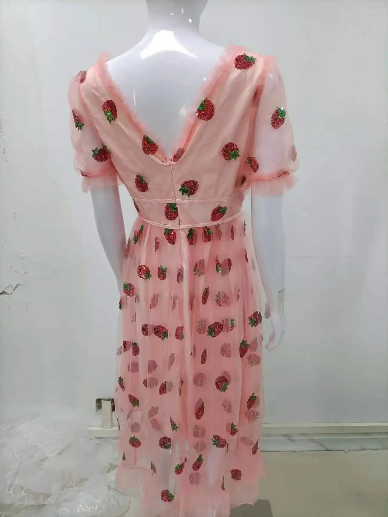 French Style Strawberry Two-tone V-neck Long Dress Sequins Ruffles Fashionable Net Yarn Sleeveless Robe