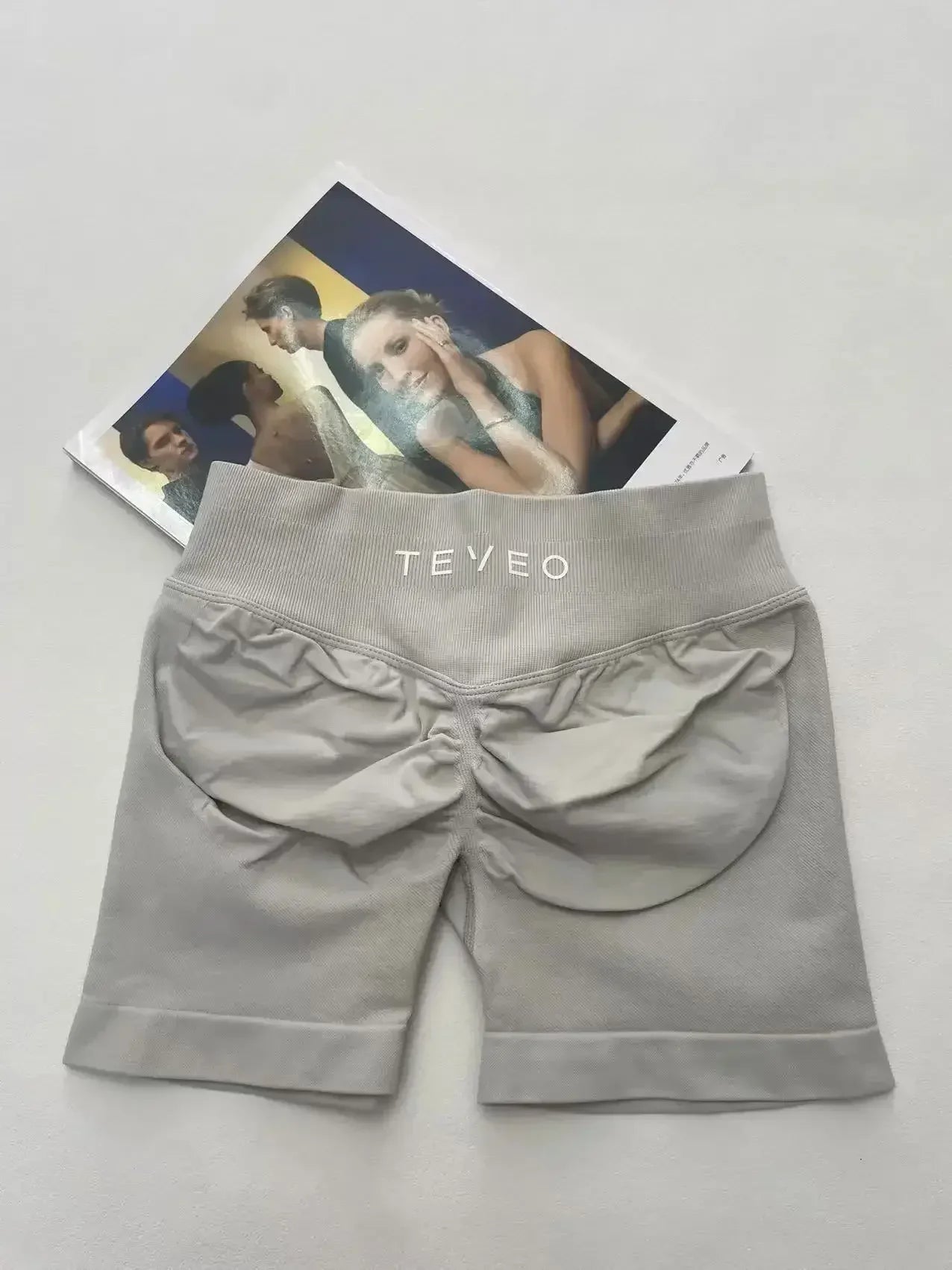 TEVEO Short De Yoga Femme Extensible Respirant Pêche Hanche Hanche Fitness Short de Course Hanche Haute Stretch Mèches De Sueur