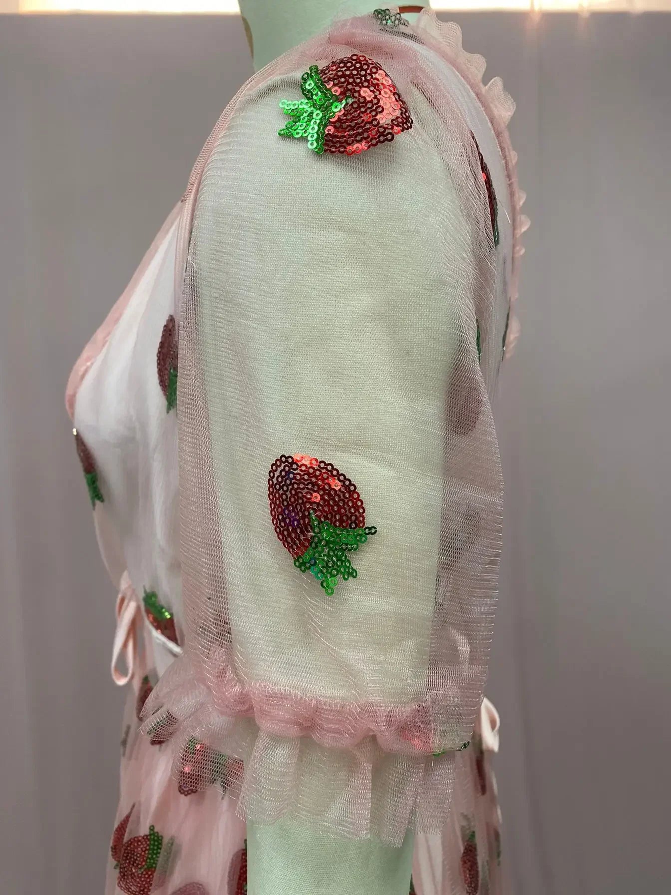 French Style Strawberry Two-tone V-neck Long Dress Sequins Ruffles Fashionable Net Yarn Sleeveless Robe