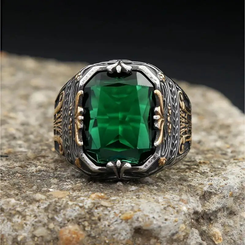 New Inlaid Emerald Men's Luxury Ring Personality Retro Domineering Personality Ring To Attend The Banquet Party Jewelry
