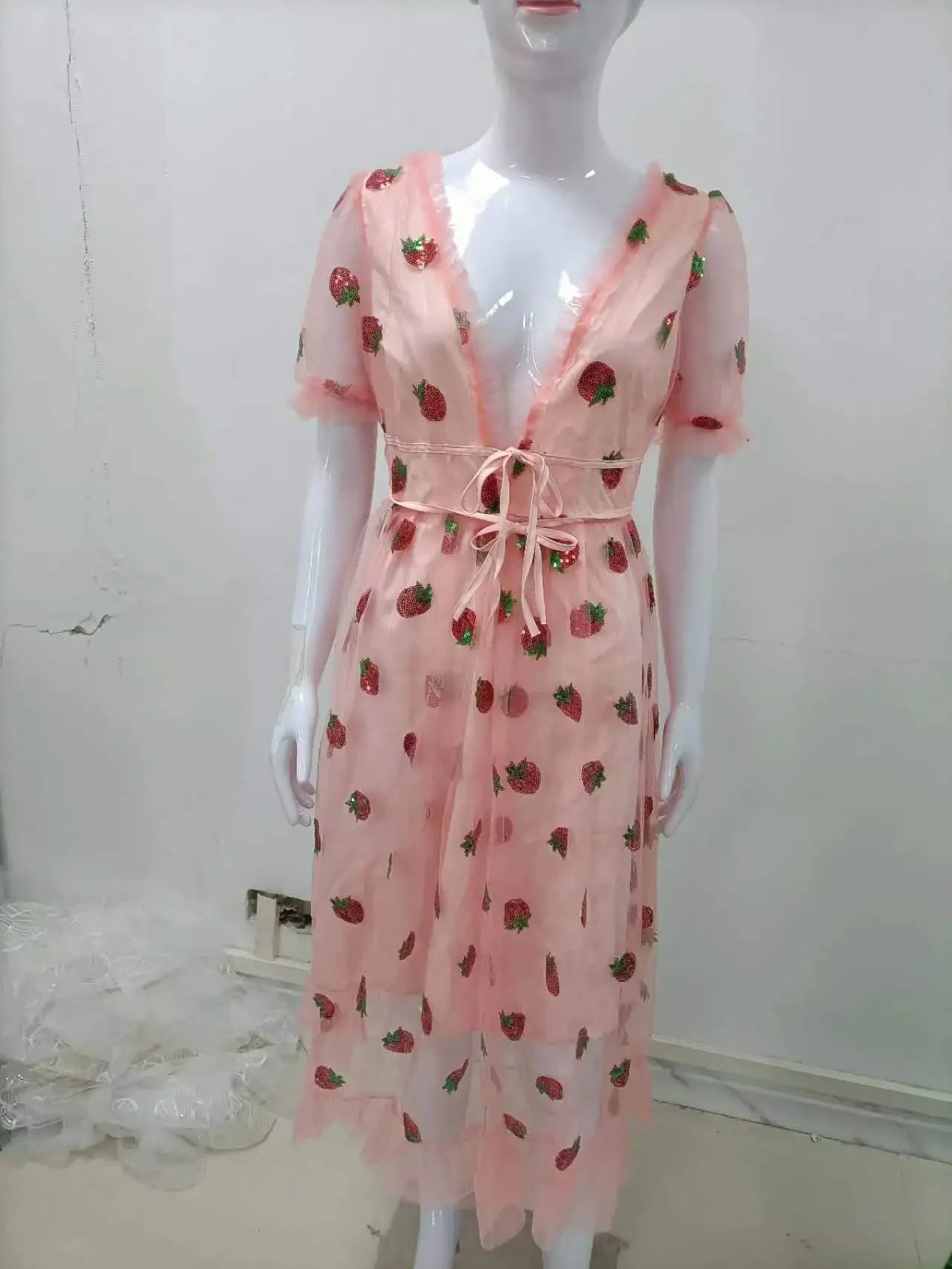 French Style Strawberry Two-tone V-neck Long Dress Sequins Ruffles Fashionable Net Yarn Sleeveless Robe