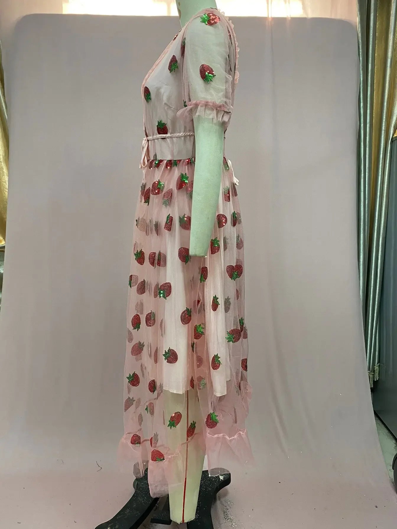 French Style Strawberry Two-tone V-neck Long Dress Sequins Ruffles Fashionable Net Yarn Sleeveless Robe