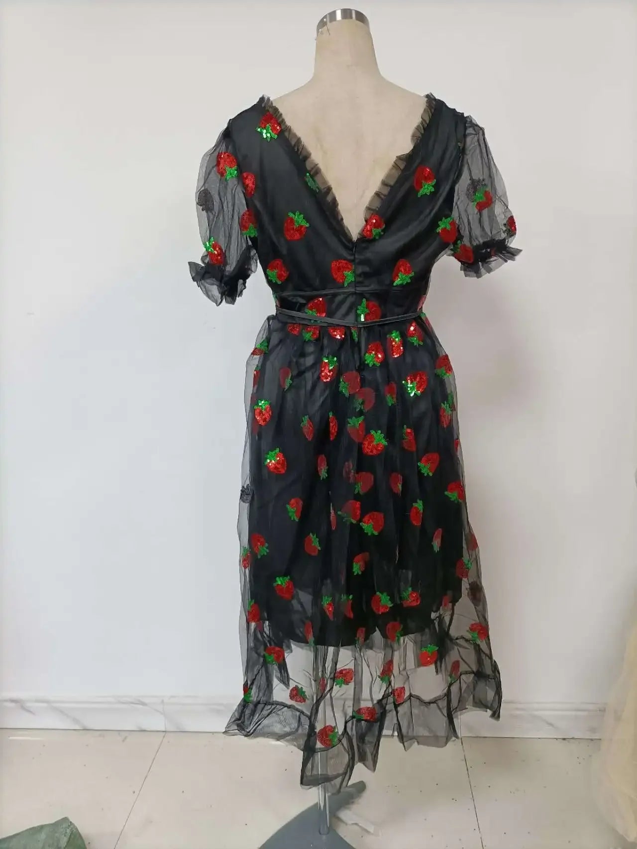 French Style Strawberry Two-tone V-neck Long Dress Sequins Ruffles Fashionable Net Yarn Sleeveless Robe