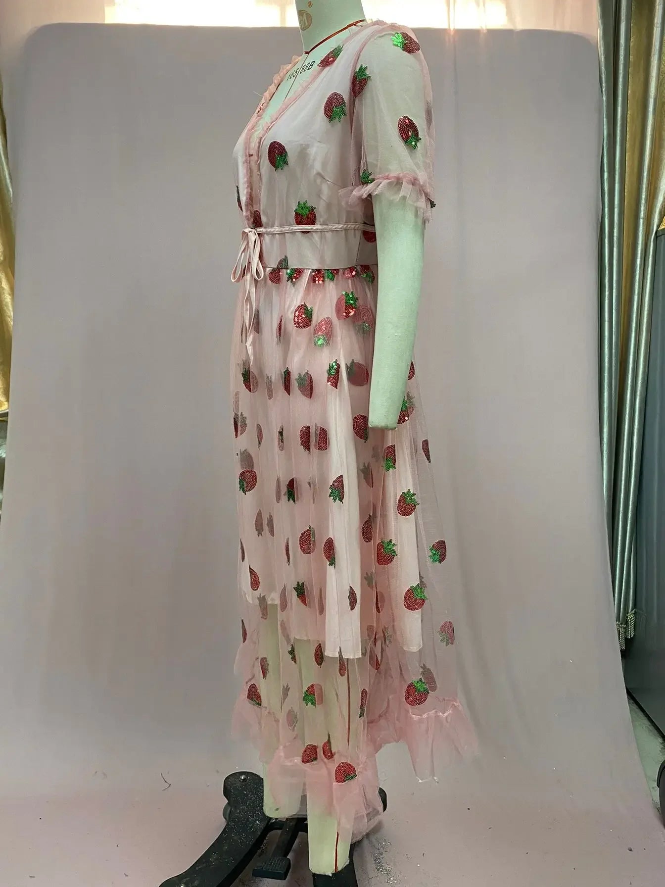 French Style Strawberry Two-tone V-neck Long Dress Sequins Ruffles Fashionable Net Yarn Sleeveless Robe