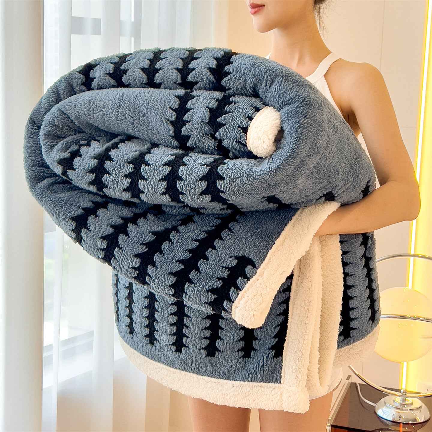 Coral Fleece Milk Fiber Thickened Cation Blanket