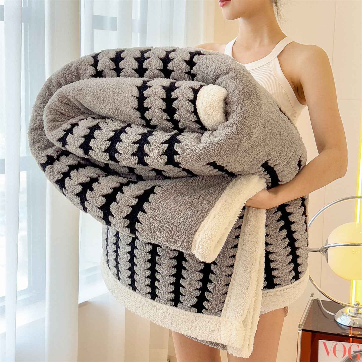 Coral Fleece Milk Fiber Thickened Cation Blanket