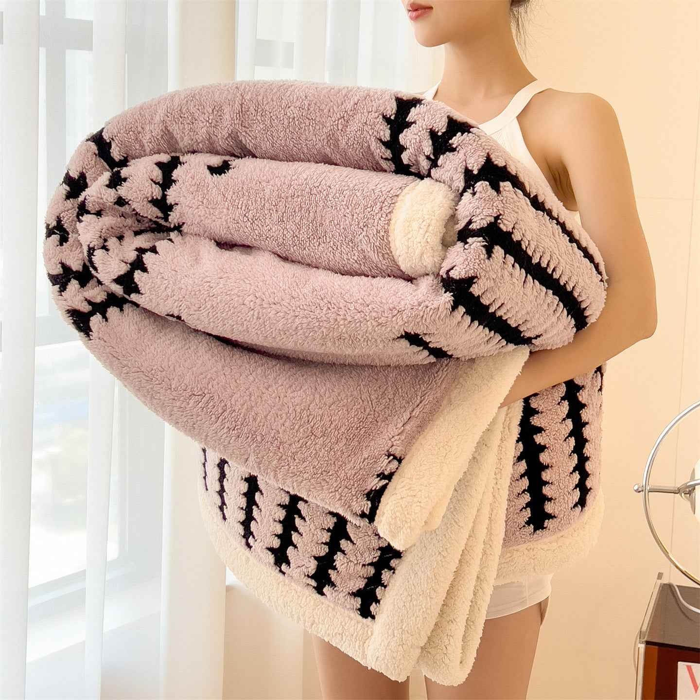 Coral Fleece Milk Fiber Thickened Cation Blanket