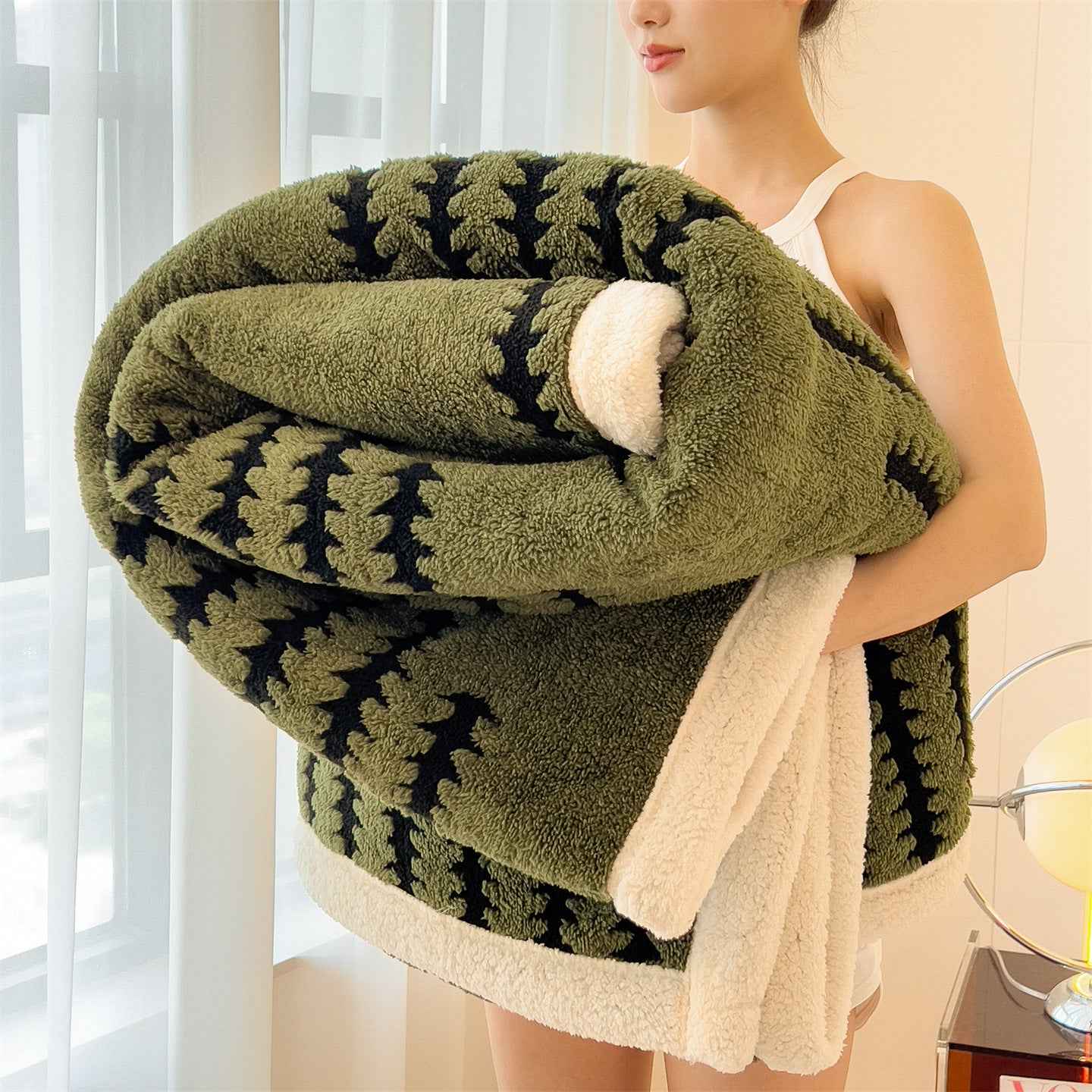Coral Fleece Milk Fiber Thickened Cation Blanket