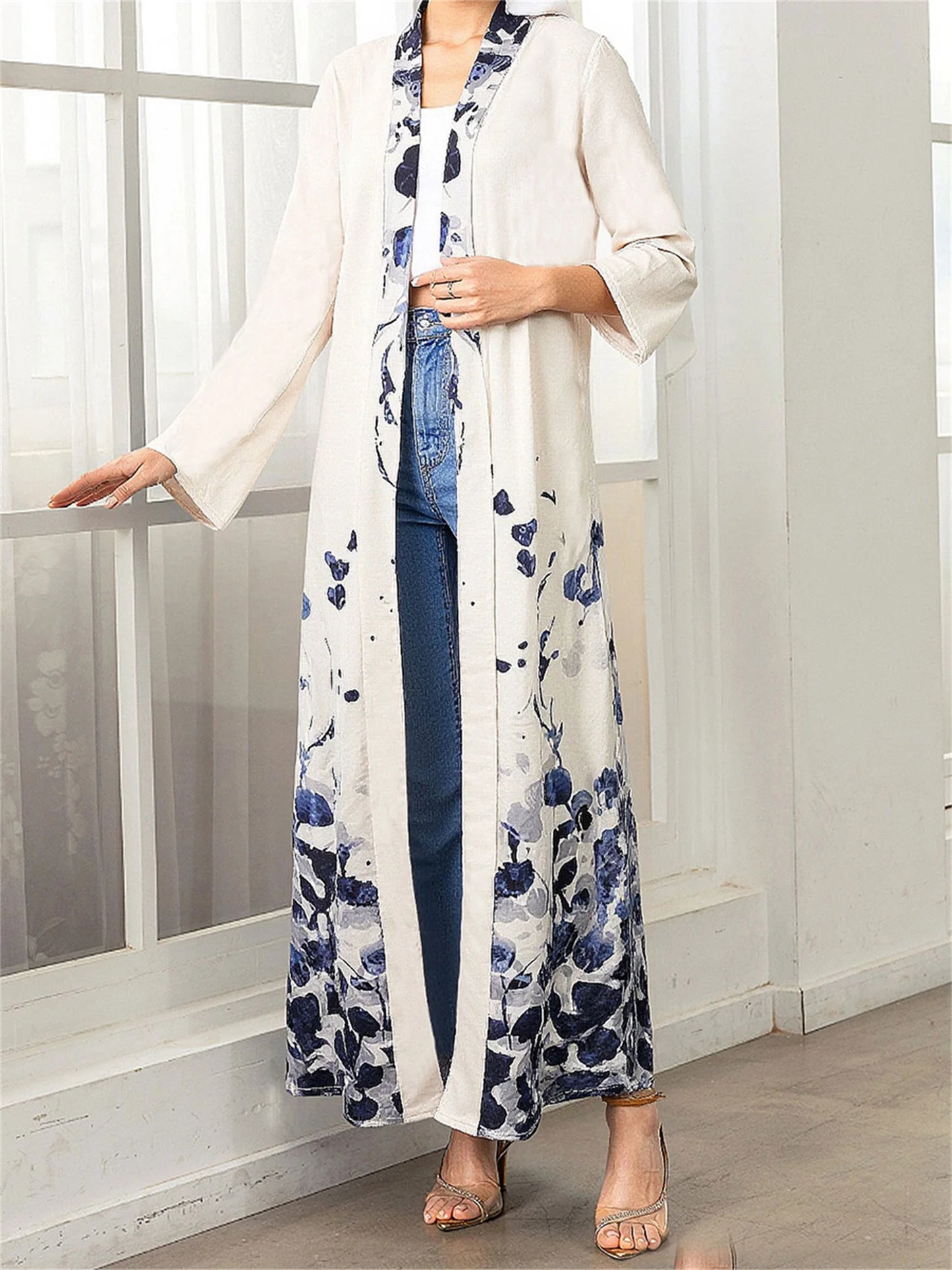 Women's Stylish Abaya with Intricate Floral Design Long Sleeves