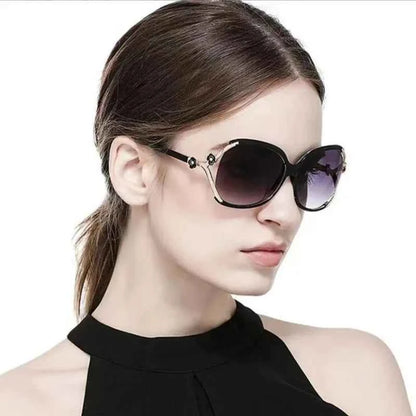 Women Sunglasses Trendy Celebrity-style Round Large-frame Stylish Sun Glasses with Camellia Hollow-out Accent Decorations