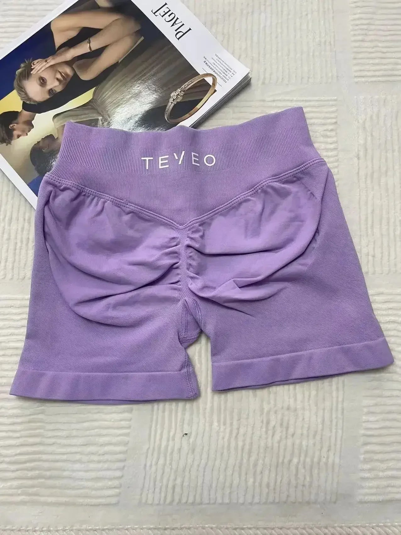 TEVEO Short De Yoga Femme Extensible Respirant Pêche Hanche Hanche Fitness Short de Course Hanche Haute Stretch Mèches De Sueur