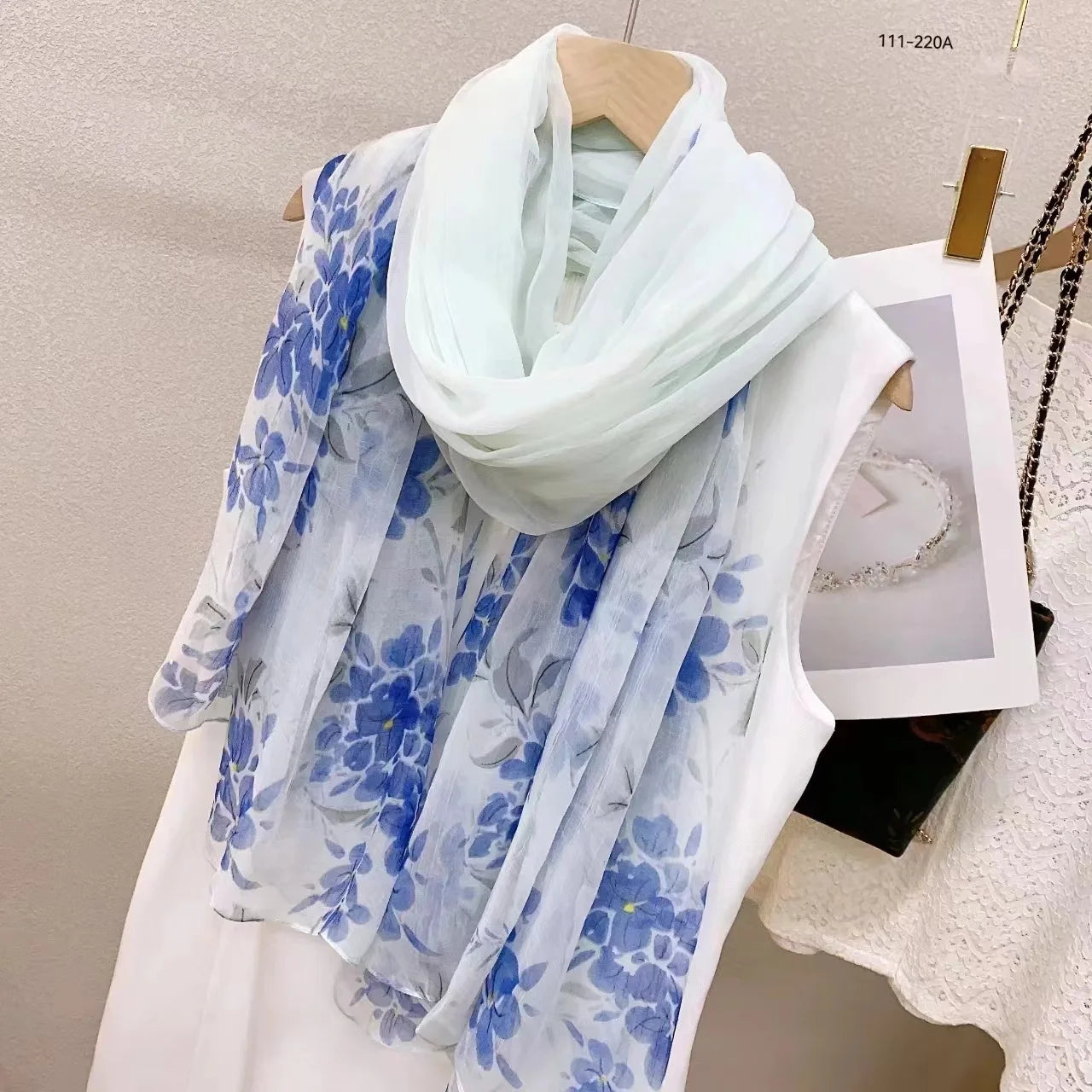 2025 Silk Scarf Women Hijab Pashmina Long Beach Stoles Shawl Wrap Headbands Spring Warm Scarves Bandana Ladies Neckscarf Foulard