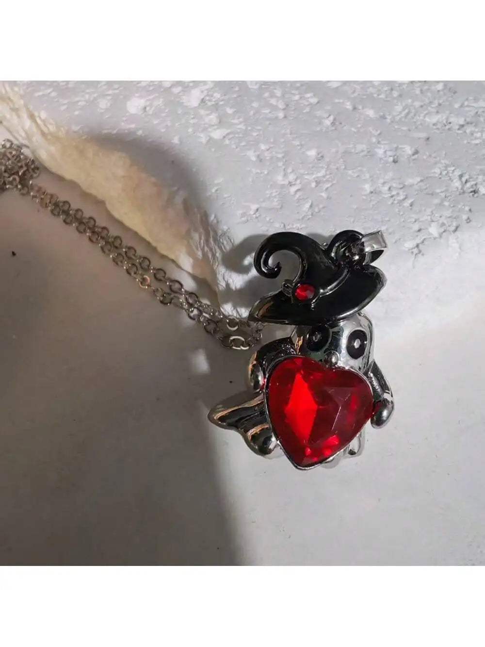 Gothic Punk Bat Wings and Heart Shaped Resin Pendant Necklace - Dark Fantasy Style Alloy Chain, Halloween Women’S Gift, Casual Fashion Accessories