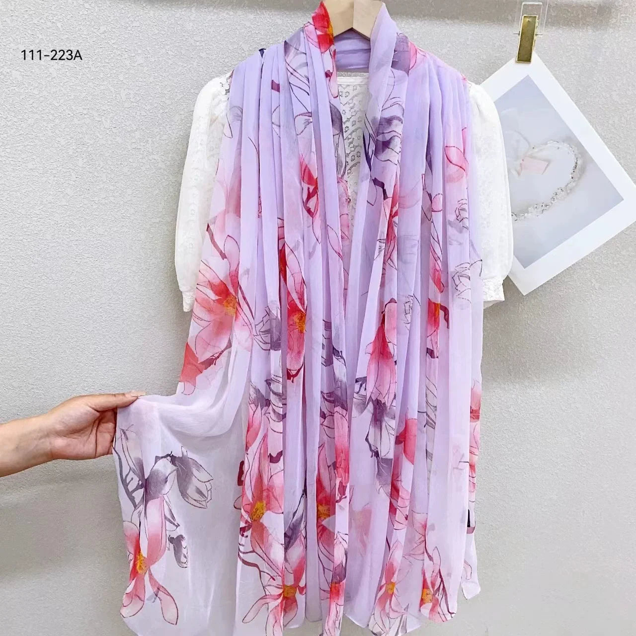 2025 Silk Scarf Women Hijab Pashmina Long Beach Stoles Shawl Wrap Headbands Spring Warm Scarves Bandana Ladies Neckscarf Foulard