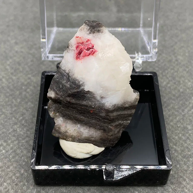 Best！100% natural red cinnabar ， raw stone mineral specimen quartz stone Healing crystal gem home decoration - AMULET RING STORE