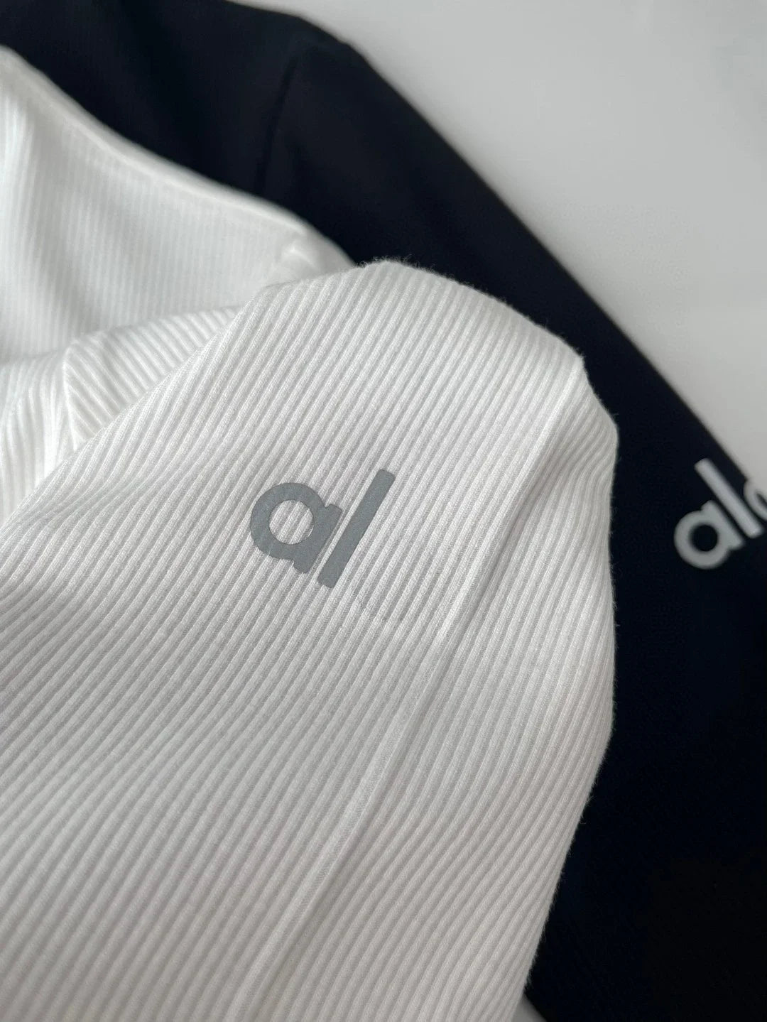 Women's Sports Quick Drying Fitness Yoga Top Simple Black White Long Sleeved Threaded T-shirt Fashion Solid Color Cotton T-shirt