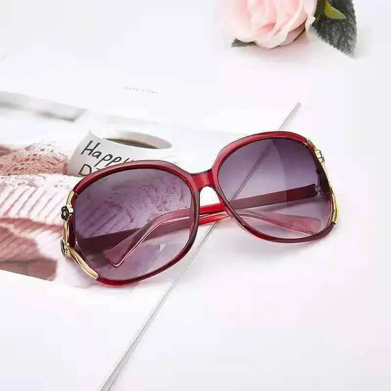Women Sunglasses Trendy Celebrity-style Round Large-frame Stylish Sun Glasses with Camellia Hollow-out Accent Decorations