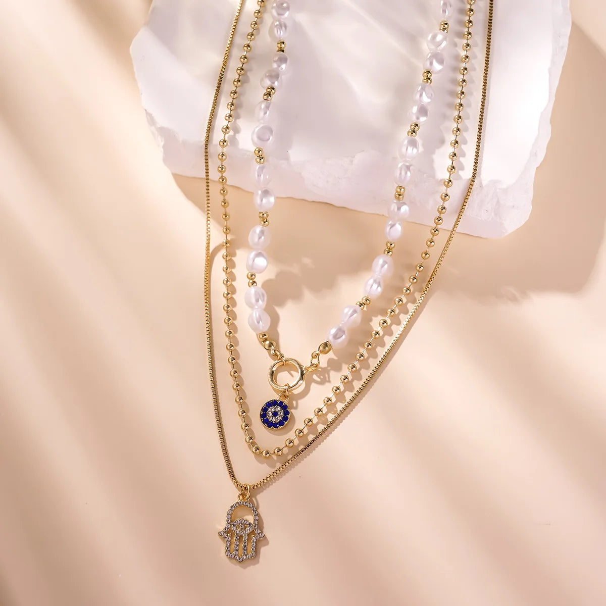 Sparkling women's fashionable necklace combination, trendy and avant-garde pendant, suitable for daily wear and holiday parties