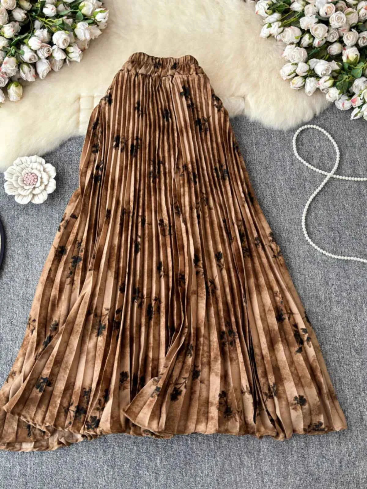 Chiffon A-Line Midi Skirt Women's Autumn 2025 New Sle Cover Hip Draped Large Swing Umbrella Skirt Pleated Floral Skirt