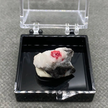 Best！100% natural red cinnabar ， raw stone mineral specimen quartz stone Healing crystal gem home decoration - AMULET RING STORE