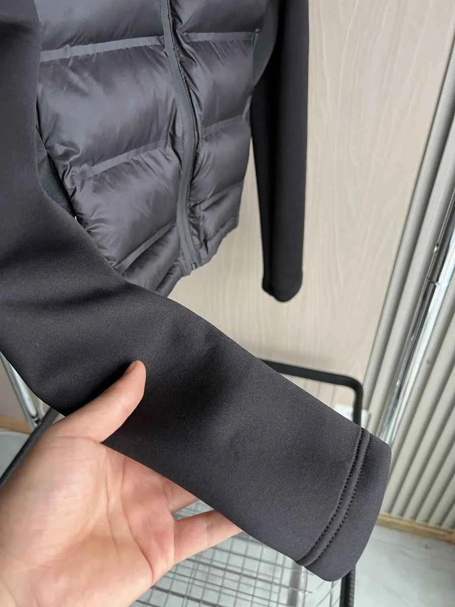 2025 Winter New Arrival  Women's Lightweight Warm Down Jacket with Long Sleeves and Zippered Hooded Sports Coat 4391742