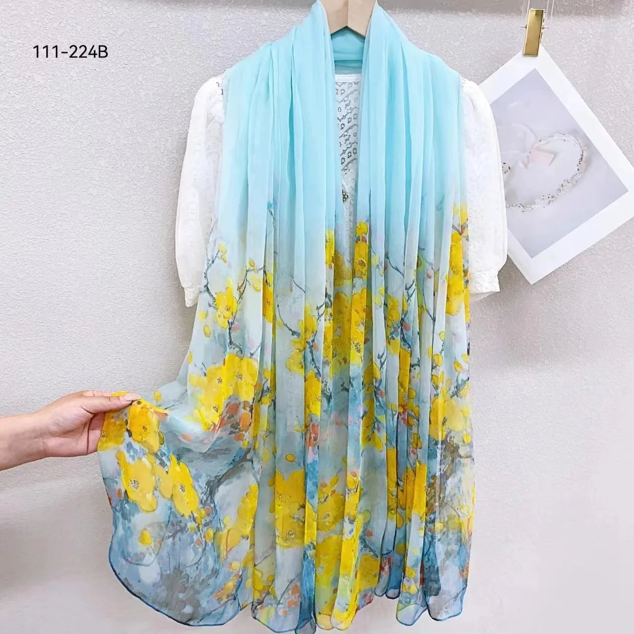 2025 Silk Scarf Women Hijab Pashmina Long Beach Stoles Shawl Wrap Headbands Spring Warm Scarves Bandana Ladies Neckscarf Foulard