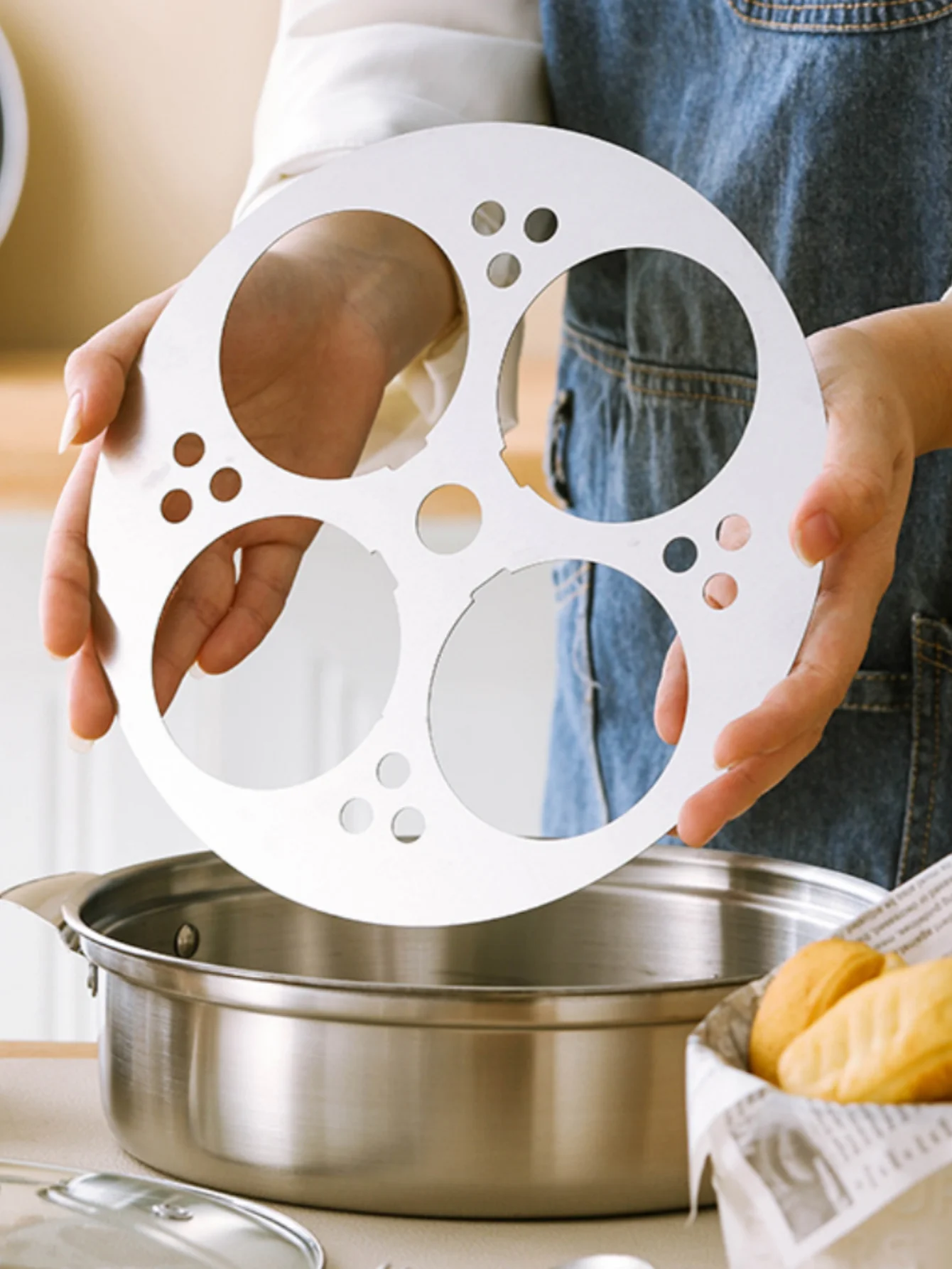 Stainless steel steaming and stewing soup pot with egg steamer, induction cooker, household thick hotpot pot, induction cooker