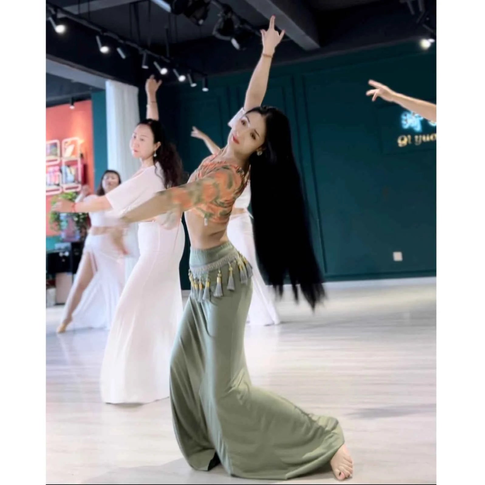 Yue Meng Feng Lu 2024 New Belly Dance Practice Suit Beginner Spring Summer Breathable Bell Sve Performance Costume Women