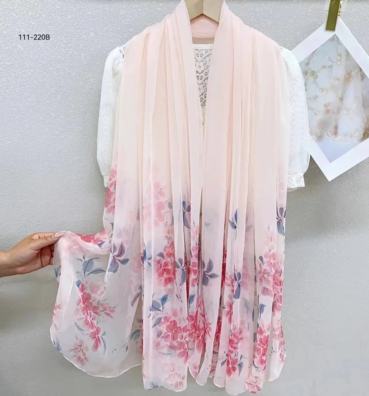 2025 Silk Scarf Women Hijab Pashmina Long Beach Stoles Shawl Wrap Headbands Spring Warm Scarves Bandana Ladies Neckscarf Foulard