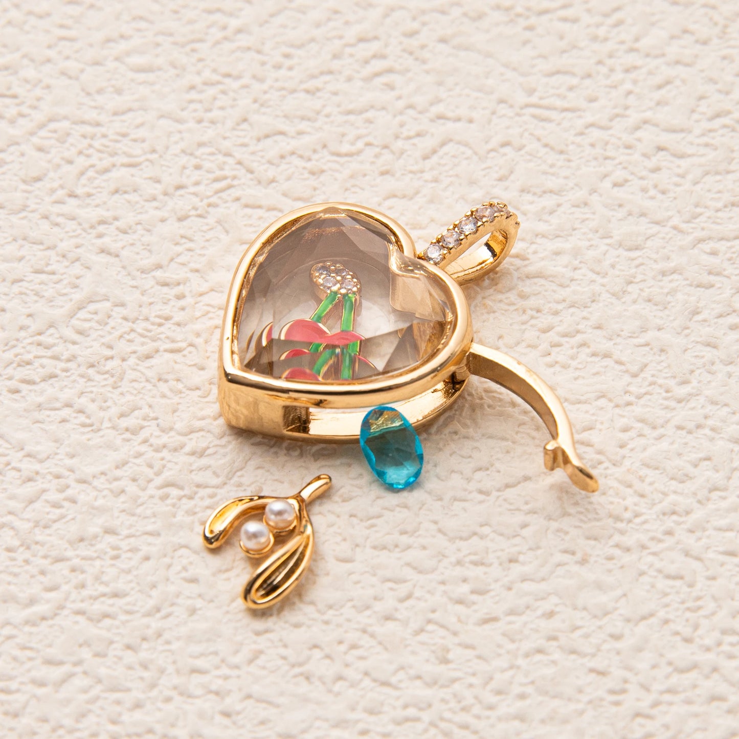 Retro personality picture box pendant with openable DIY pendant, hollow design, transparent box, gold-plated color preservation