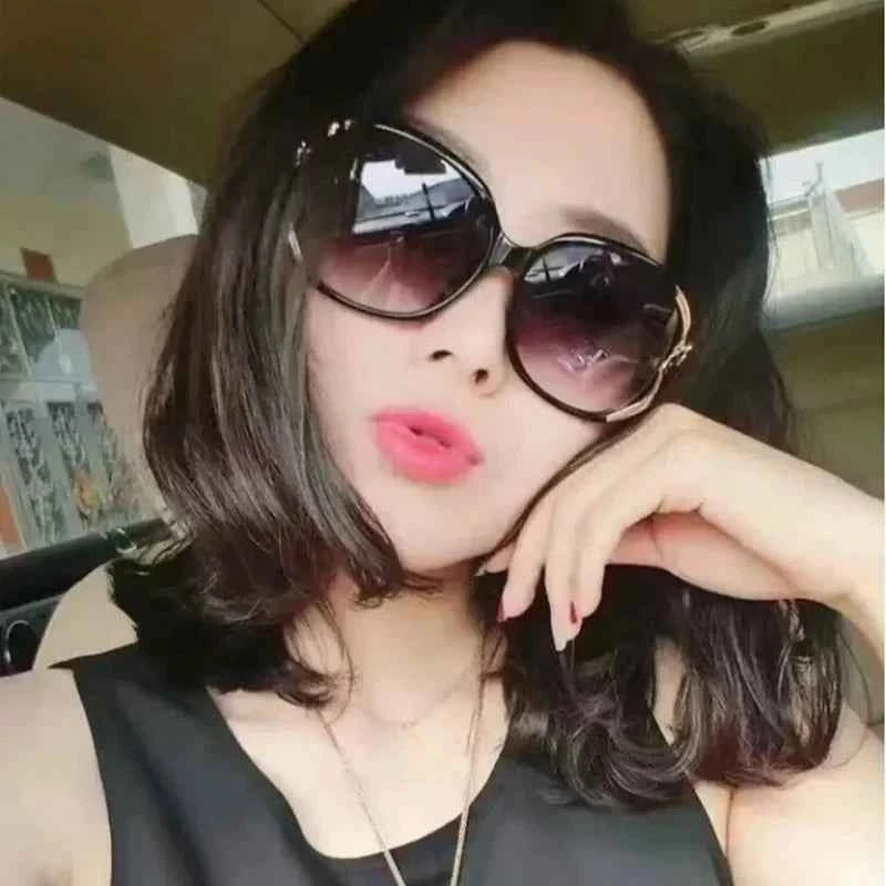 Women Sunglasses Trendy Celebrity-style Round Large-frame Stylish Sun Glasses with Camellia Hollow-out Accent Decorations
