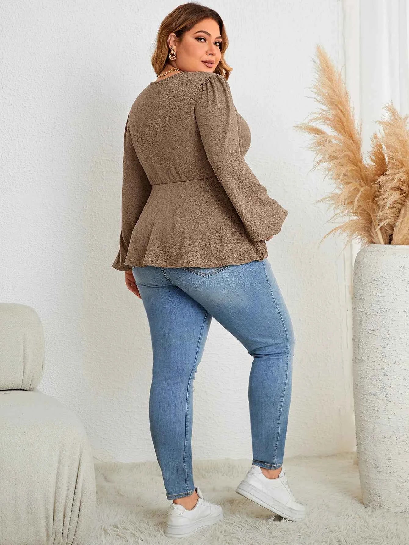Fairyshely 2025 Spring Autumn V Neck Plus Size Top Women Long Sleeve Loose Large T-shirt Lady Brown Casual Curvy Pullover Tops