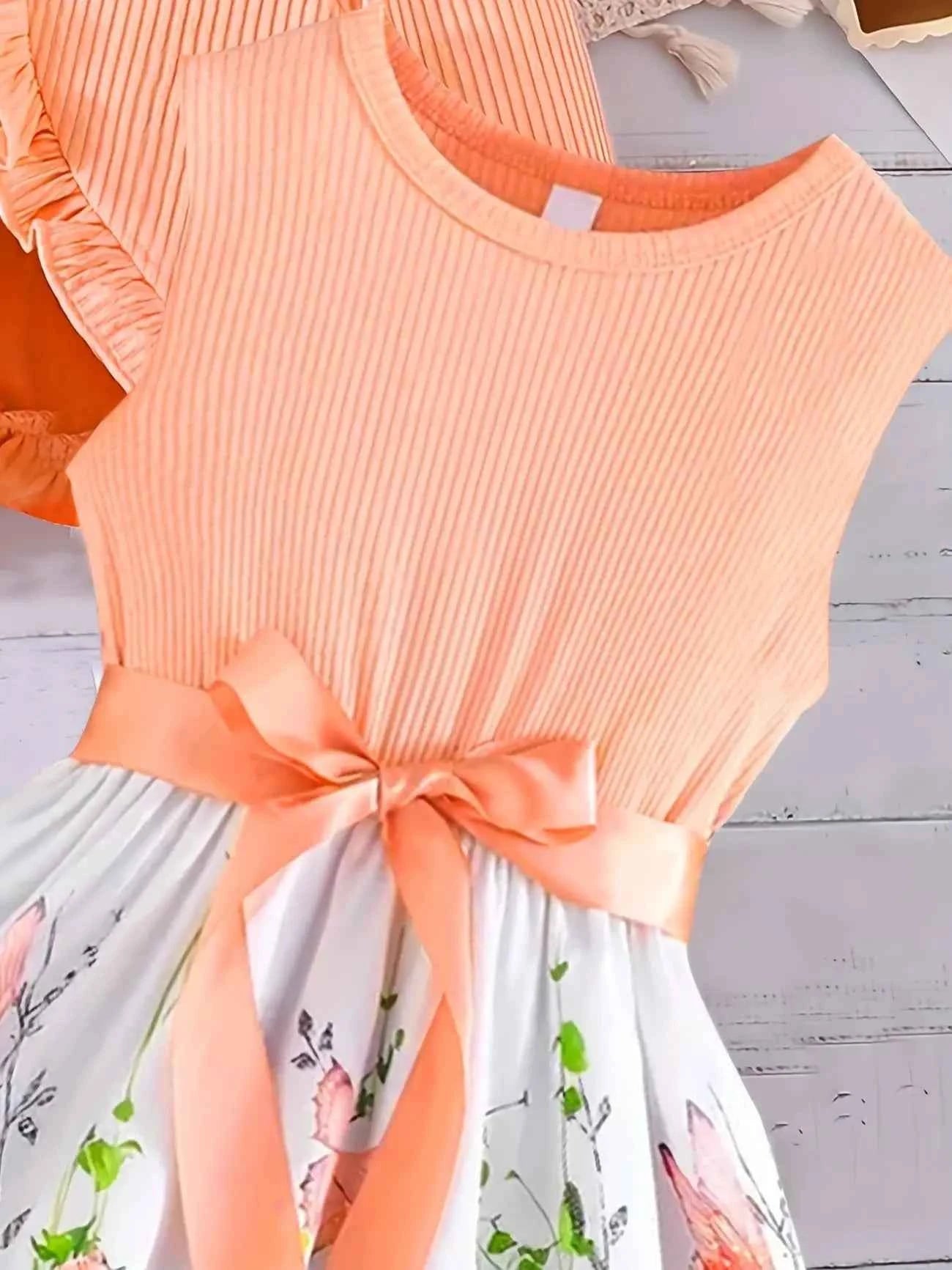 A cute solid-color long-sleeved coat paired with a sleeveless floral butterfly ly Pattern Dress For Girls' Fashion Two-Piece Set