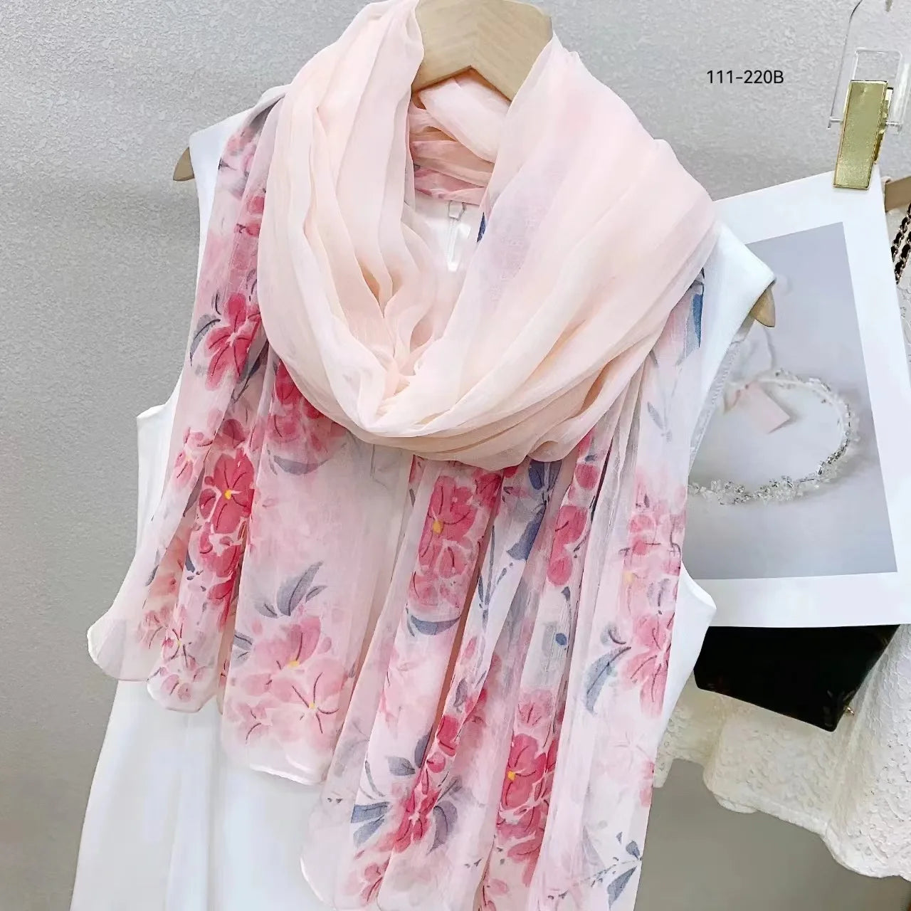 2025 Silk Scarf Women Hijab Pashmina Long Beach Stoles Shawl Wrap Headbands Spring Warm Scarves Bandana Ladies Neckscarf Foulard