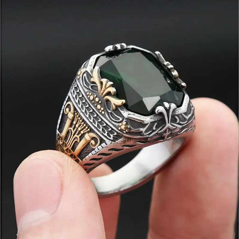 New Inlaid Emerald Men's Luxury Ring Personality Retro Domineering Personality Ring To Attend The Banquet Party Jewelry