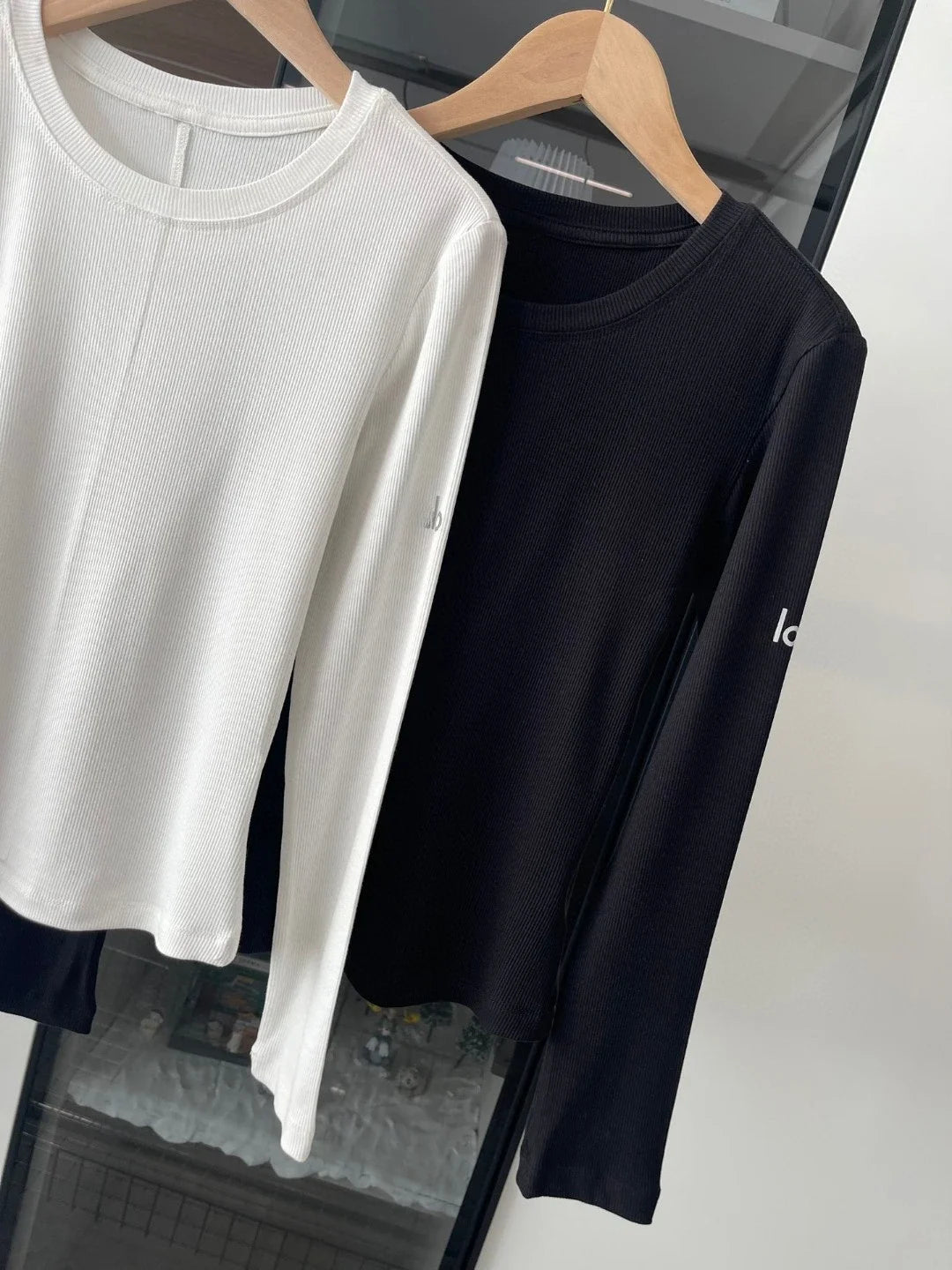 Women's Sports Quick Drying Fitness Yoga Top Simple Black White Long Sleeved Threaded T-shirt Fashion Solid Color Cotton T-shirt