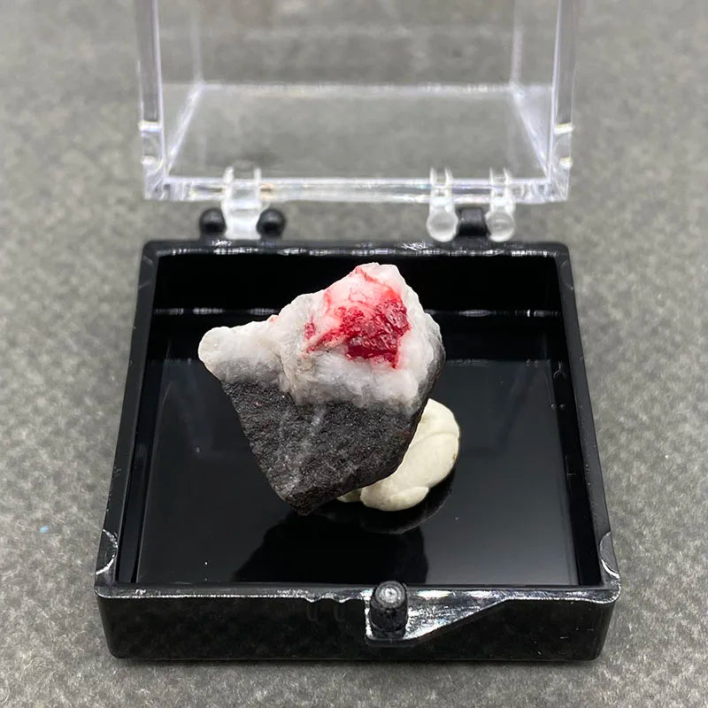 Best！100% natural red cinnabar ， raw stone mineral specimen quartz stone Healing crystal gem home decoration - AMULET RING STORE