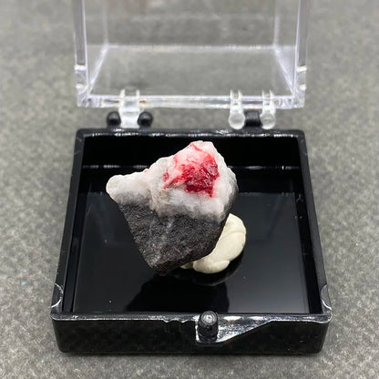 Best！100% natural red cinnabar ， raw stone mineral specimen quartz stone Healing crystal gem home decoration - AMULET RING STORE