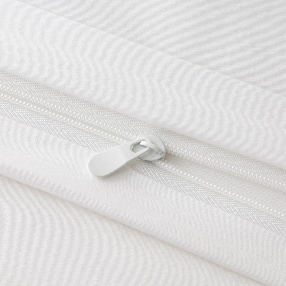 White & Pink Extra Large Duvet Cover Set Includes 1 Duvet Cover & 2 Pillowcases. Made Of Premium Breathable Microfiber With Hotel-grade Minimalist Design. Perfect For Bedrooms And Guesthouses.