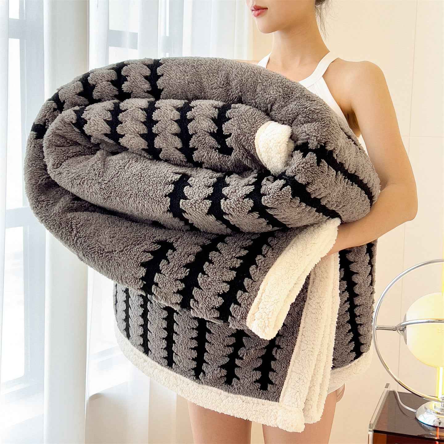 Coral Fleece Milk Fiber Thickened Cation Blanket